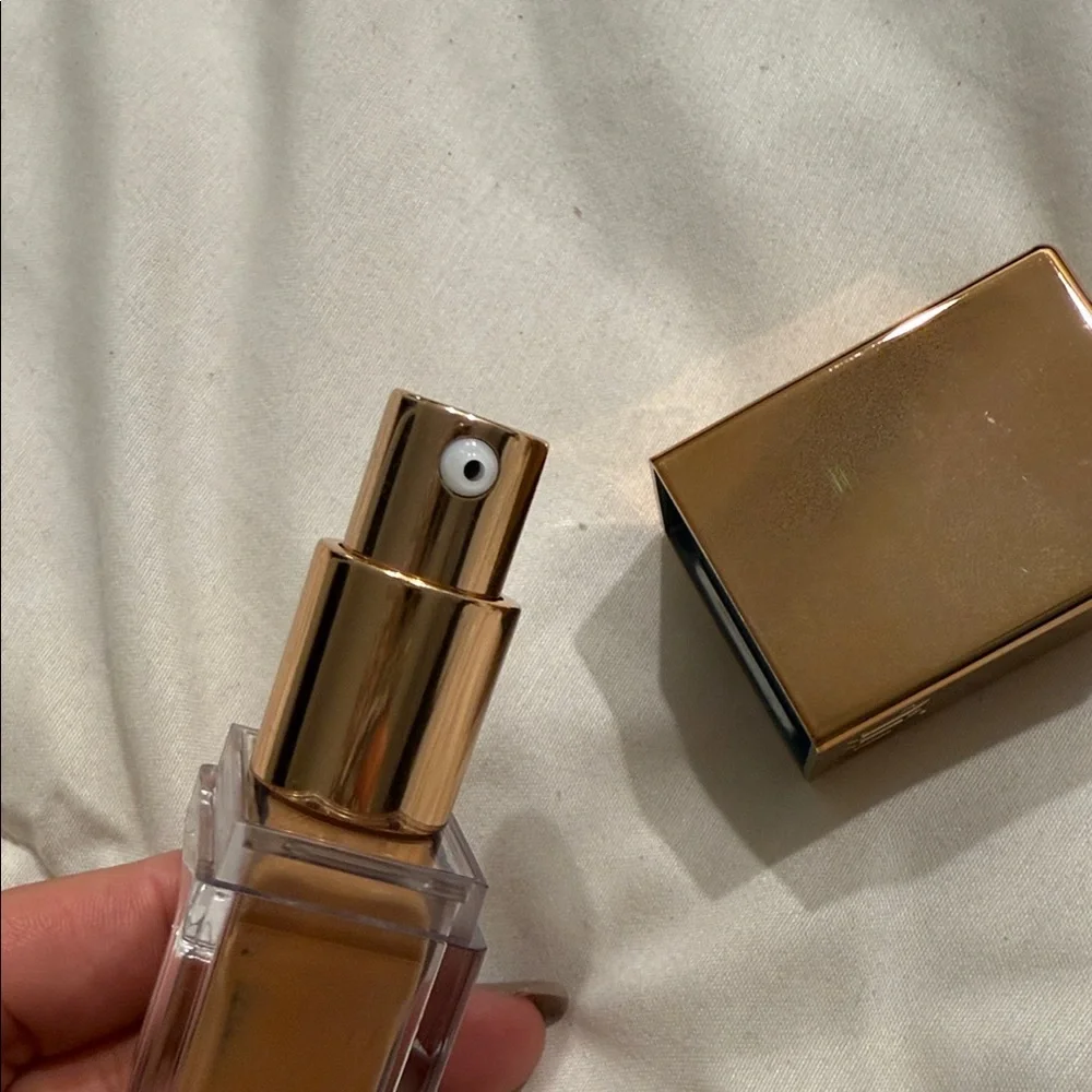Stay Naked Liquid Foundation - Gold